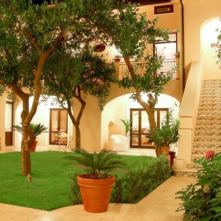 L' Antico Cortile Hotel Caserta Buitenkant foto