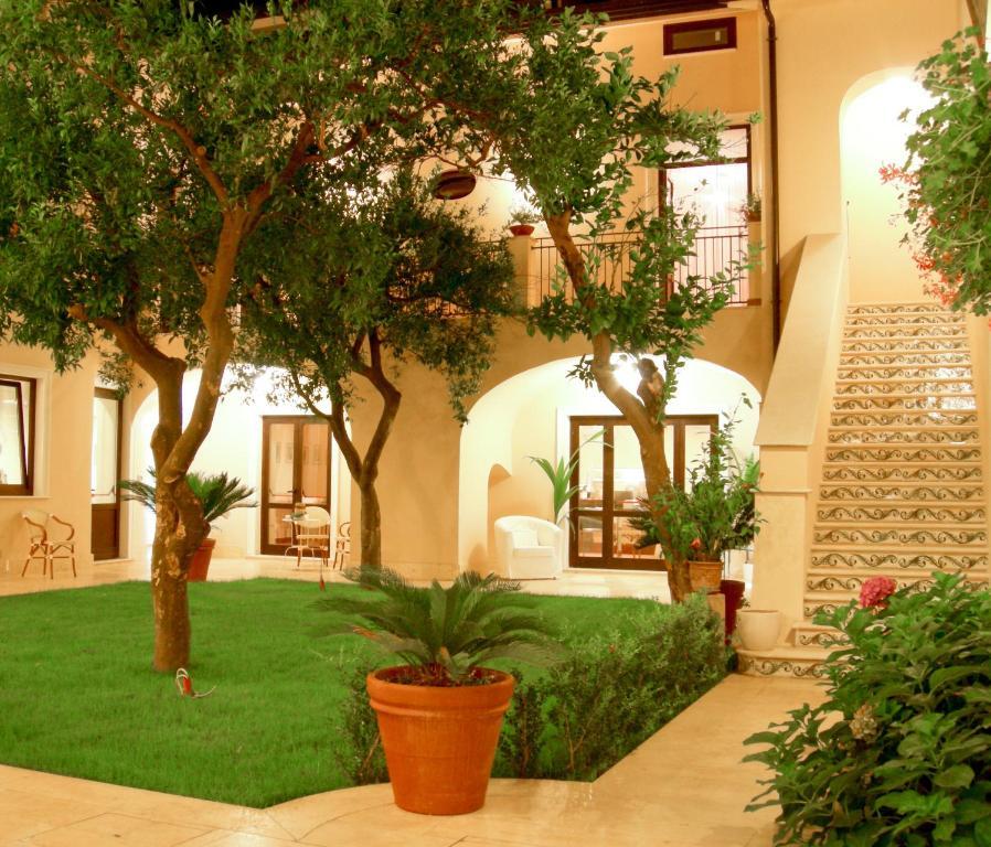 L' Antico Cortile Hotel Caserta Buitenkant foto