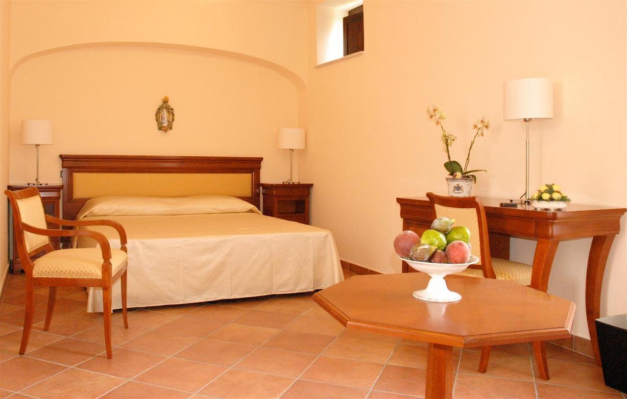 L' Antico Cortile Hotel Caserta Buitenkant foto